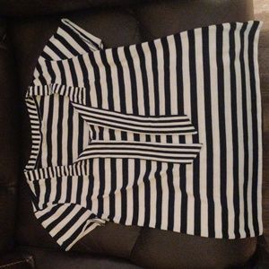 Short sleeve black and white stripped top